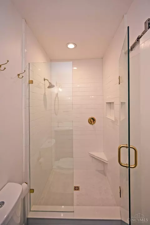 Bath - 1451 Sutton Ave, Cincinnati, OH 45230 photo 5 of 5