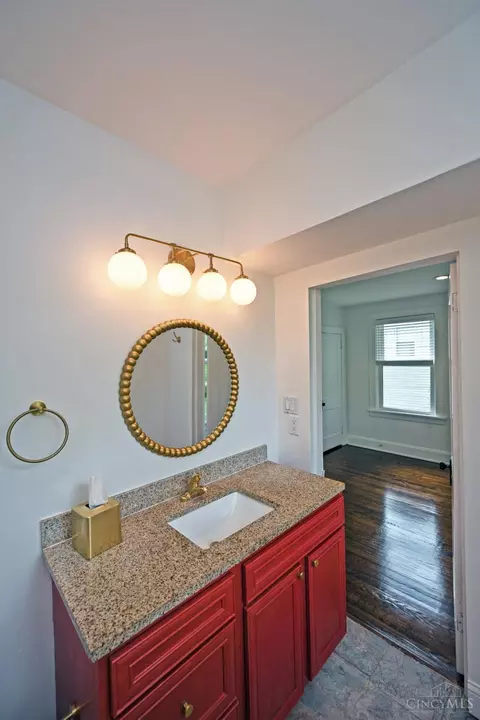 Bath - 1451 Sutton Ave, Cincinnati, OH 45230 photo 3 of 5