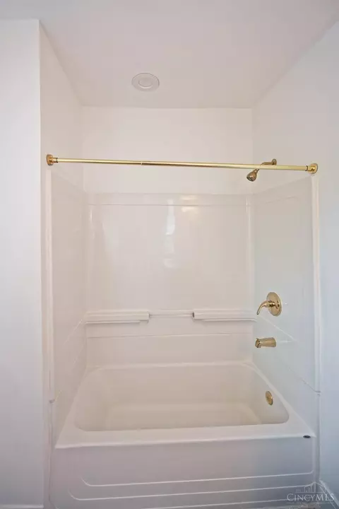 Bath - 1451 Sutton Ave, Cincinnati, OH 45230 photo 2 of 5