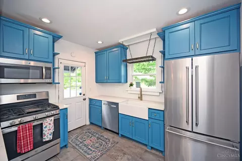 Kitchen - 1451 Sutton Ave, Cincinnati, OH 45230 photo 2 of 6