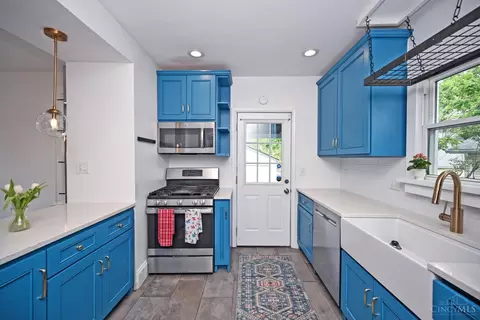 Kitchen - 1451 Sutton Ave, Cincinnati, OH 45230 photo 3 of 6
