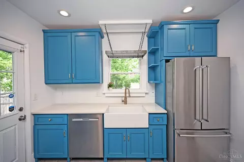 Kitchen - 1451 Sutton Ave, Cincinnati, OH 45230 photo 6 of 6