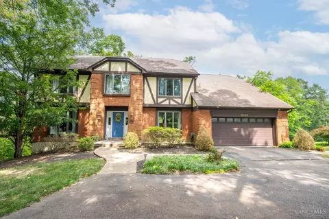 9018 Winthrop Dr, Montgomery, OH 45249