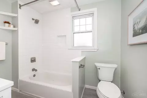 Bath - 2846 Markbreit Ave, Cincinnati, OH 45209 photo 4 of 5