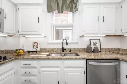 Kitchen - 2846 Markbreit Ave, Cincinnati, OH 45209 photo 3 of 4