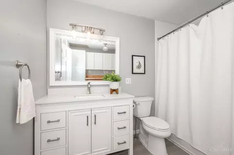 Bath - 2846 Markbreit Ave, Cincinnati, OH 45209 photo 1 of 5