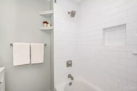 Bath - 2846 Markbreit Ave, Cincinnati, OH 45209 photo 5 of 5