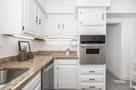 Kitchen - 2846 Markbreit Ave, Cincinnati, OH 45209 photo 4 of 4