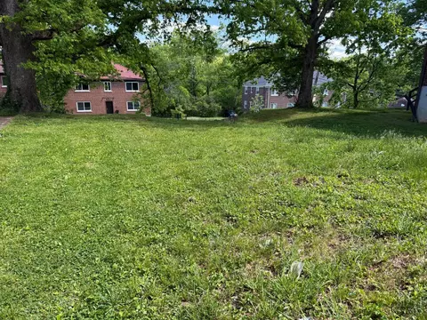 3143 Bracken Woods Ln, Cincinnati, OH 45211