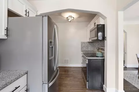 Kitchen - 3947 Holman Cir, Silverton, OH 45236 photo 4 of 7