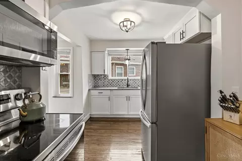 Kitchen - 3947 Holman Cir, Silverton, OH 45236 photo 6 of 7