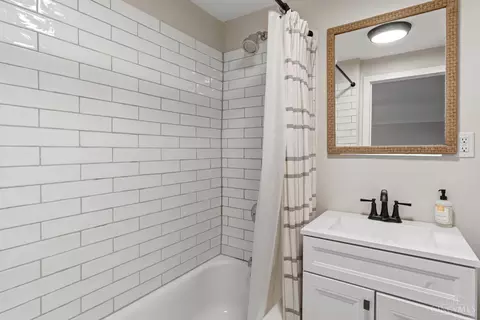 Bath - 3947 Holman Cir, Silverton, OH 45236 photo 5 of 7