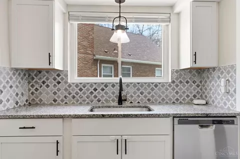 Kitchen - 3947 Holman Cir, Silverton, OH 45236 photo 2 of 7