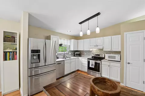Kitchen - 328 Nightwind Dr, Maineville, OH 45039 photo 4 of 4