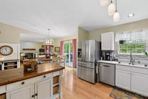 Kitchen - 328 Nightwind Dr, Maineville, OH 45039 photo 1 of 4