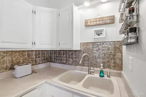 Kitchen - 9495 Morrow Cozaddale Rd, Morrow, OH 45152 photo 2 of 3