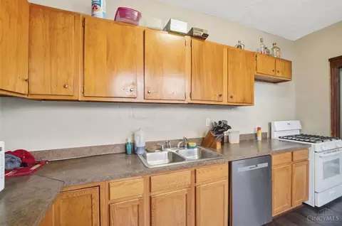 Kitchen - 2661 Bellevue Ave, Cincinnati, OH 45219 photo 3 of 3