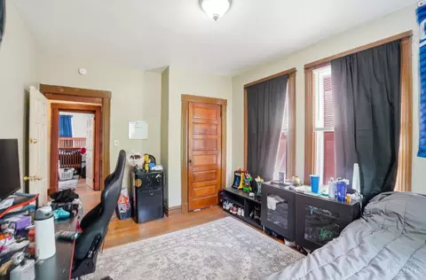 Bedroom - 2661 Bellevue Ave, Cincinnati, OH 45219 photo 4 of 9