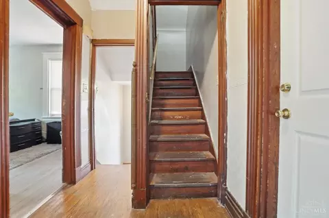 Entry Way - 2661 Bellevue Ave, Cincinnati, OH 45219 photo 4 of 5