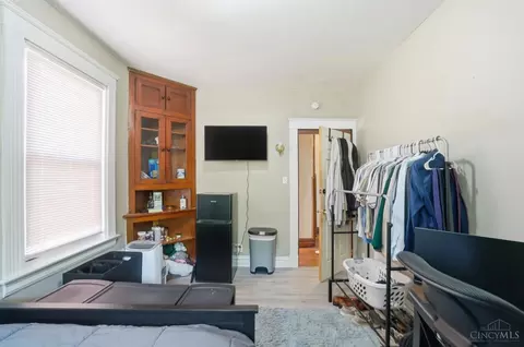 Bedroom - 2661 Bellevue Ave, Cincinnati, OH 45219 photo 6 of 9