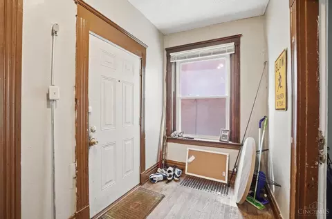 Entry Way - 2661 Bellevue Ave, Cincinnati, OH 45219 photo 1 of 5