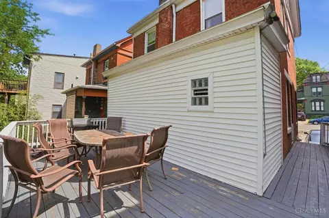 Exterior - 2661 Bellevue Ave, Cincinnati, OH 45219 photo 7 of 8