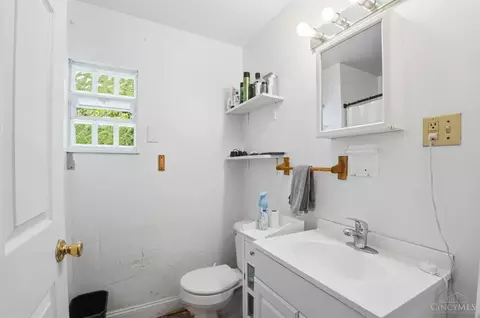 Bath - 2661 Bellevue Ave, Cincinnati, OH 45219 photo 1 of 4