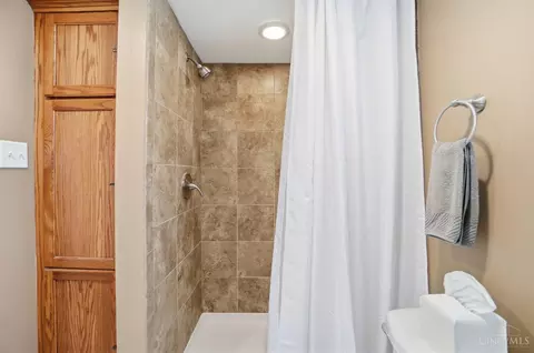 Bath - 475 Craig Rd, Cincinnati, OH 45244 photo 7 of 7