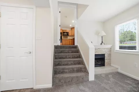 Entry Way - 475 Craig Rd, Cincinnati, OH 45244 photo 6 of 9