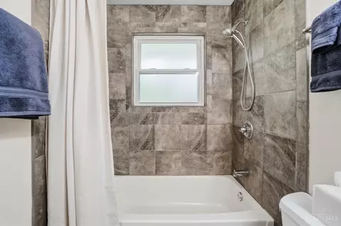Bath - 475 Craig Rd, Cincinnati, OH 45244 photo 3 of 7