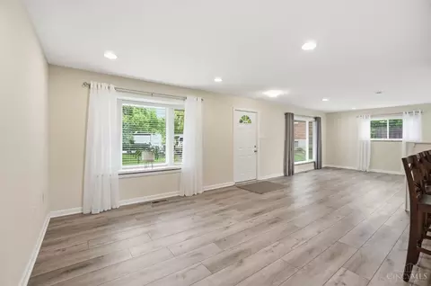 Living - 475 Craig Rd, Cincinnati, OH 45244 photo 6 of 8