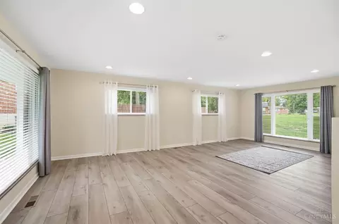 Living - 475 Craig Rd, Cincinnati, OH 45244 photo 2 of 8
