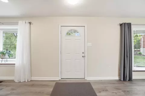 Entry Way - 475 Craig Rd, Cincinnati, OH 45244 photo 2 of 9