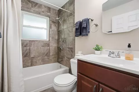 Bath - 475 Craig Rd, Cincinnati, OH 45244 photo 1 of 7