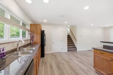 Entry Way - 475 Craig Rd, Cincinnati, OH 45244 photo 3 of 9