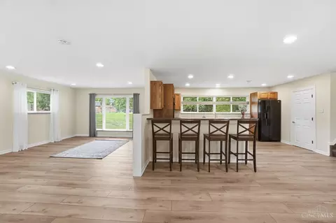 Living - 475 Craig Rd, Cincinnati, OH 45244 photo 7 of 8