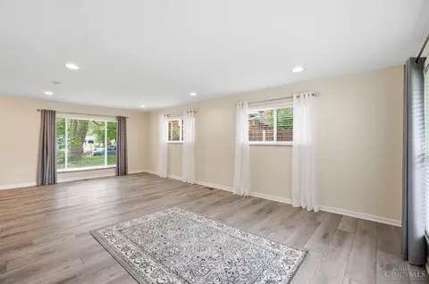 Living - 475 Craig Rd, Cincinnati, OH 45244 photo 3 of 8