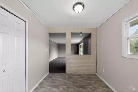 Entry Way - 2584 Wenning Rd, Cincinnati, OH 45231 photo 3 of 4