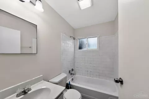Bath - 2584 Wenning Rd, Cincinnati, OH 45231 photo 1 of 3