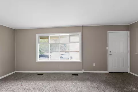 Living - 2584 Wenning Rd, Cincinnati, OH 45231 photo 2 of 3
