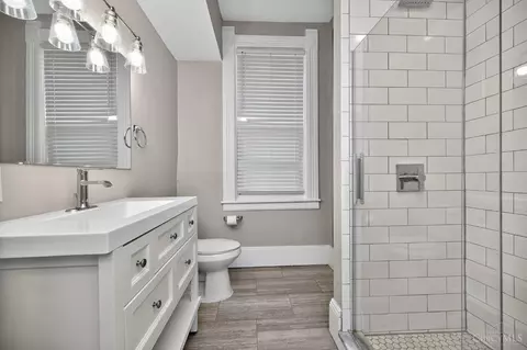 Bath - 964 Windsor St, Cincinnati, OH 45206 photo 3 of 6