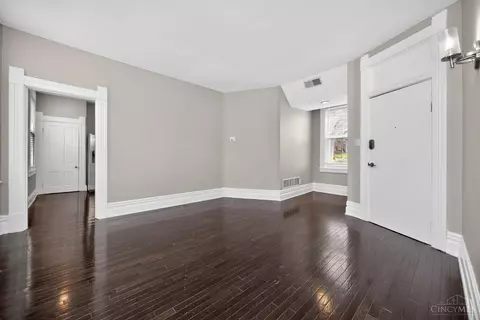 Living - 964 Windsor St, Cincinnati, OH 45206 photo 8 of 13