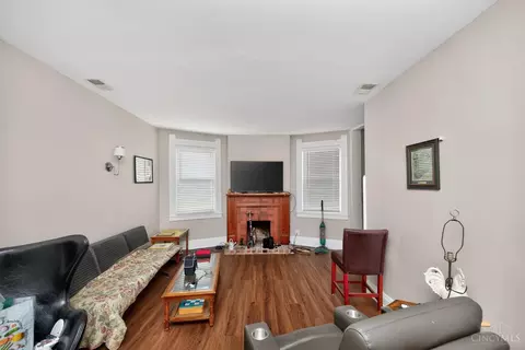 Living - 964 Windsor St, Cincinnati, OH 45206 photo 11 of 13