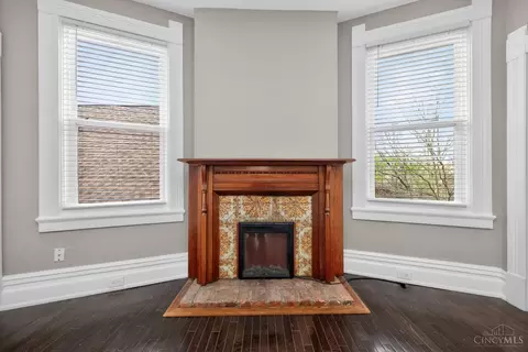 Living - 964 Windsor St, Cincinnati, OH 45206 photo 7 of 13