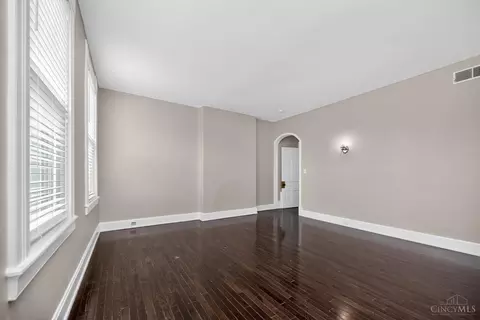 Living - 964 Windsor St, Cincinnati, OH 45206 photo 10 of 13