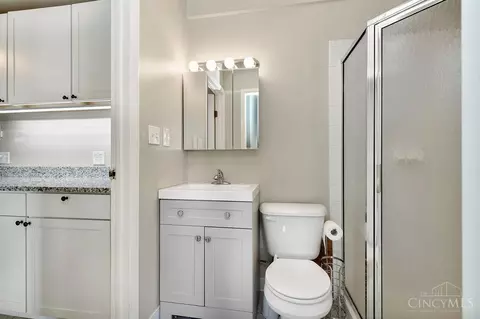 Bath - 2364 Gladstone Ave, Cincinnati, OH 45202 photo 1 of 4