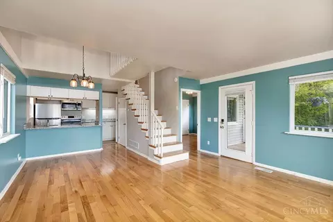 Living - 2364 Gladstone Ave, Cincinnati, OH 45202 photo 3 of 4