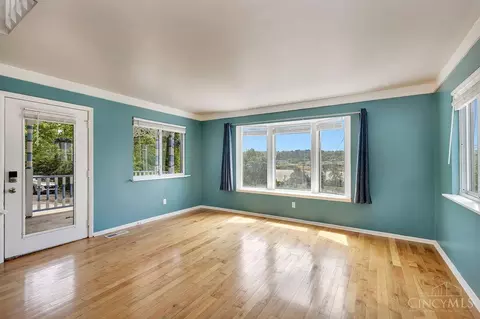 Living - 2364 Gladstone Ave, Cincinnati, OH 45202 photo 2 of 4