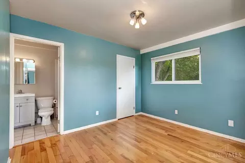 Bedroom - 2364 Gladstone Ave, Cincinnati, OH 45202 photo 2 of 6