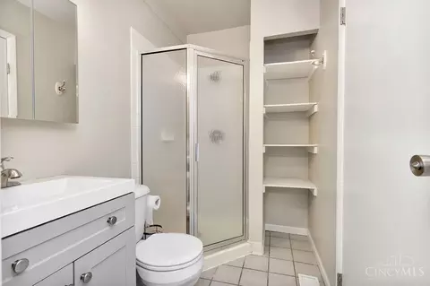 Bath - 2364 Gladstone Ave, Cincinnati, OH 45202 photo 2 of 4